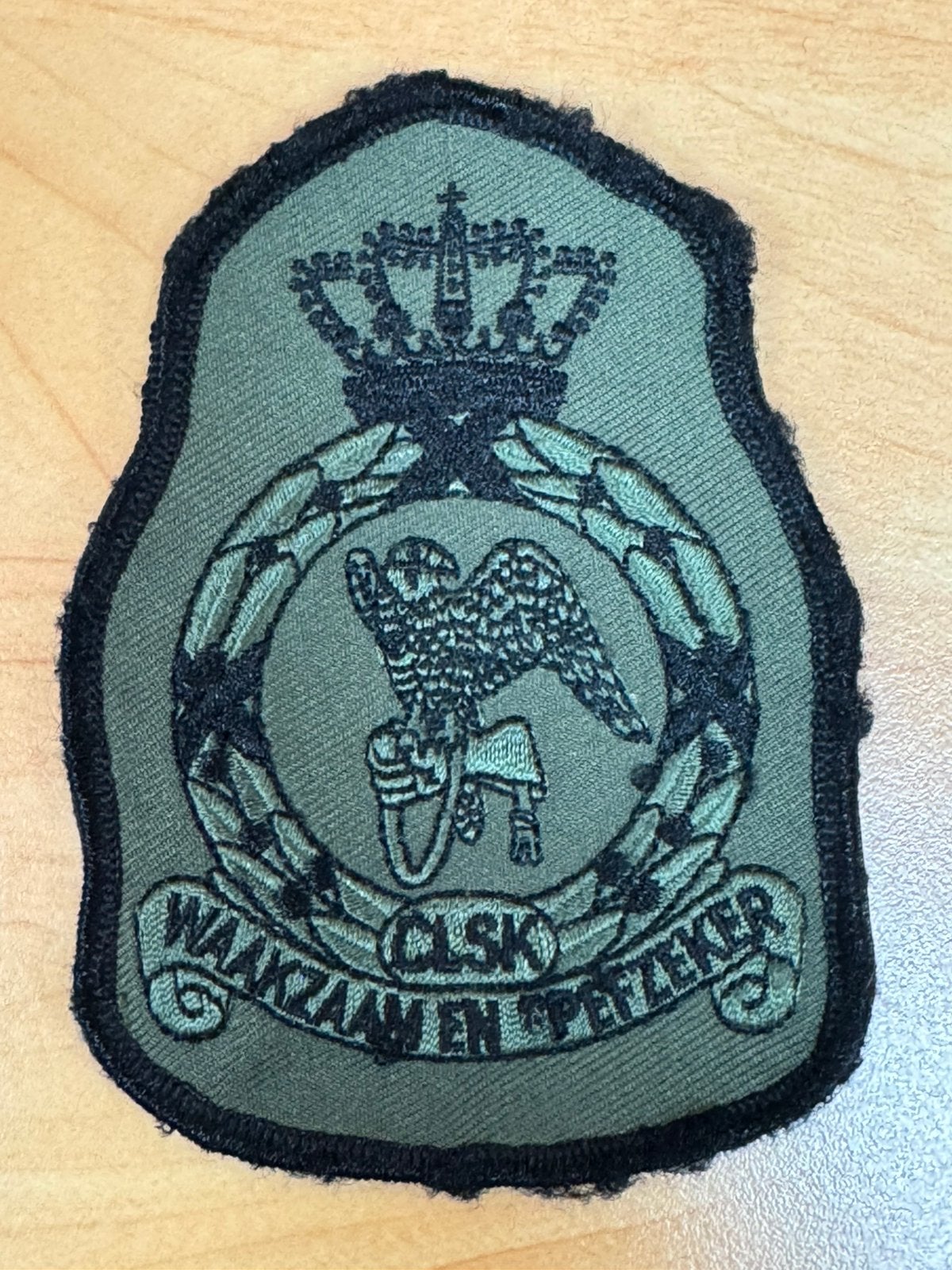 KLu RNLAF kroonembleem gvt CLSK, Ophalen of Verzenden, Luchtmacht, Nederland, Embleem of Badge