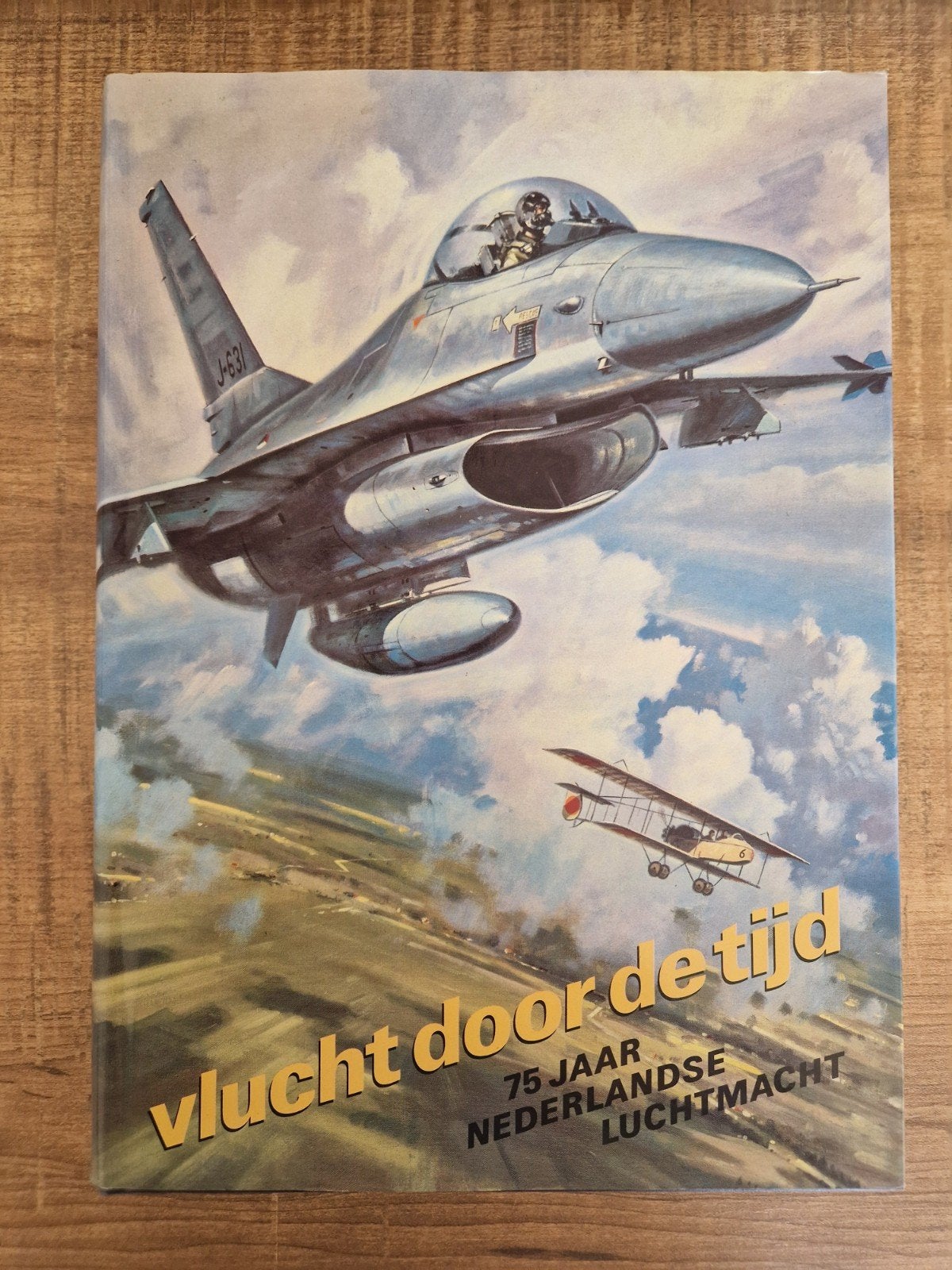 Vlucht door de tijd: 75 jaar Nederlandse Luchtmacht, Ophalen of Verzenden, 1945 tot heden, Gelezen, Luchtmacht