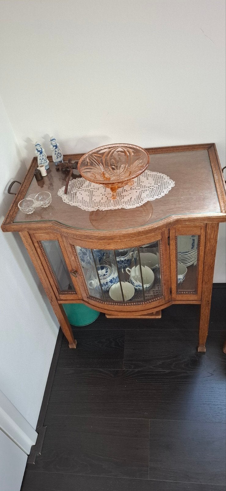 theekastje puntgaaf. ovaal front, geslepen glas. Juweeltje!, Ophalen