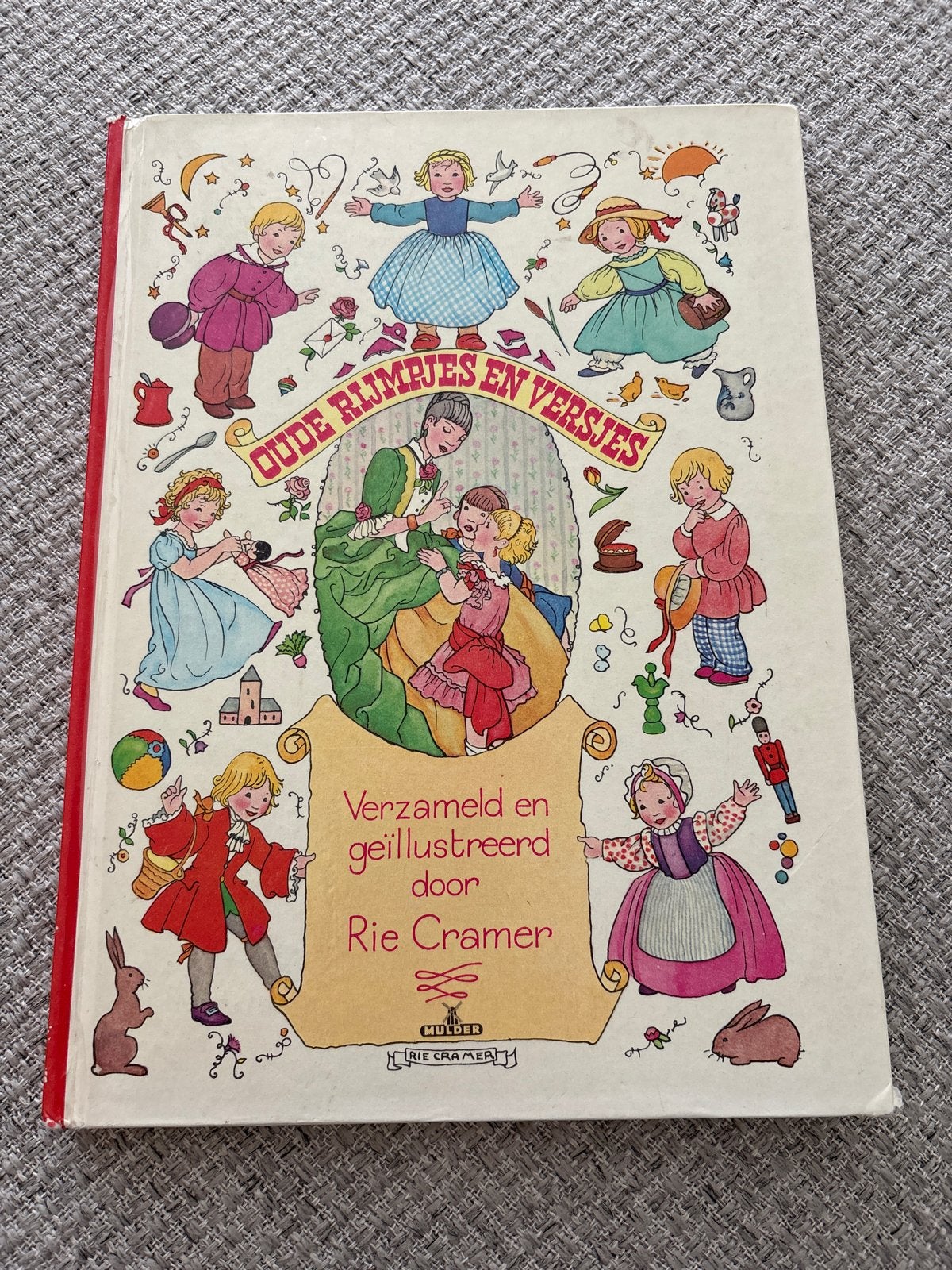 Oude Rijmpjes en Versjes - Rie Cramer, Ophalen of Verzenden, Gelezen, 2 tot 3 jaar