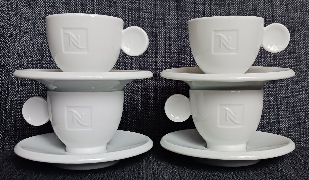 4x Nespresso kop en schotel espresso (porselein) € 24,00, Ophalen, Zo goed als nieuw, Overige stijlen, Kop(pen) en/of Schotel(s)