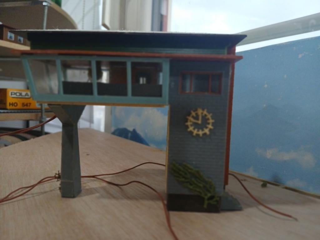 Seinhuis met verlichting voor HO spoor, Ophalen of Verzenden, Gebruikt, Brug, Tunnel of Gebouw