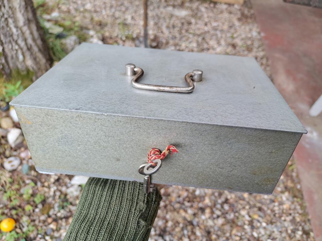 Vintage metalen brandkastje met sleutel - 'Safety', Huis en Inrichting, Brandblussers en Brandkasten, Ophalen of Verzenden, Gebruikt
