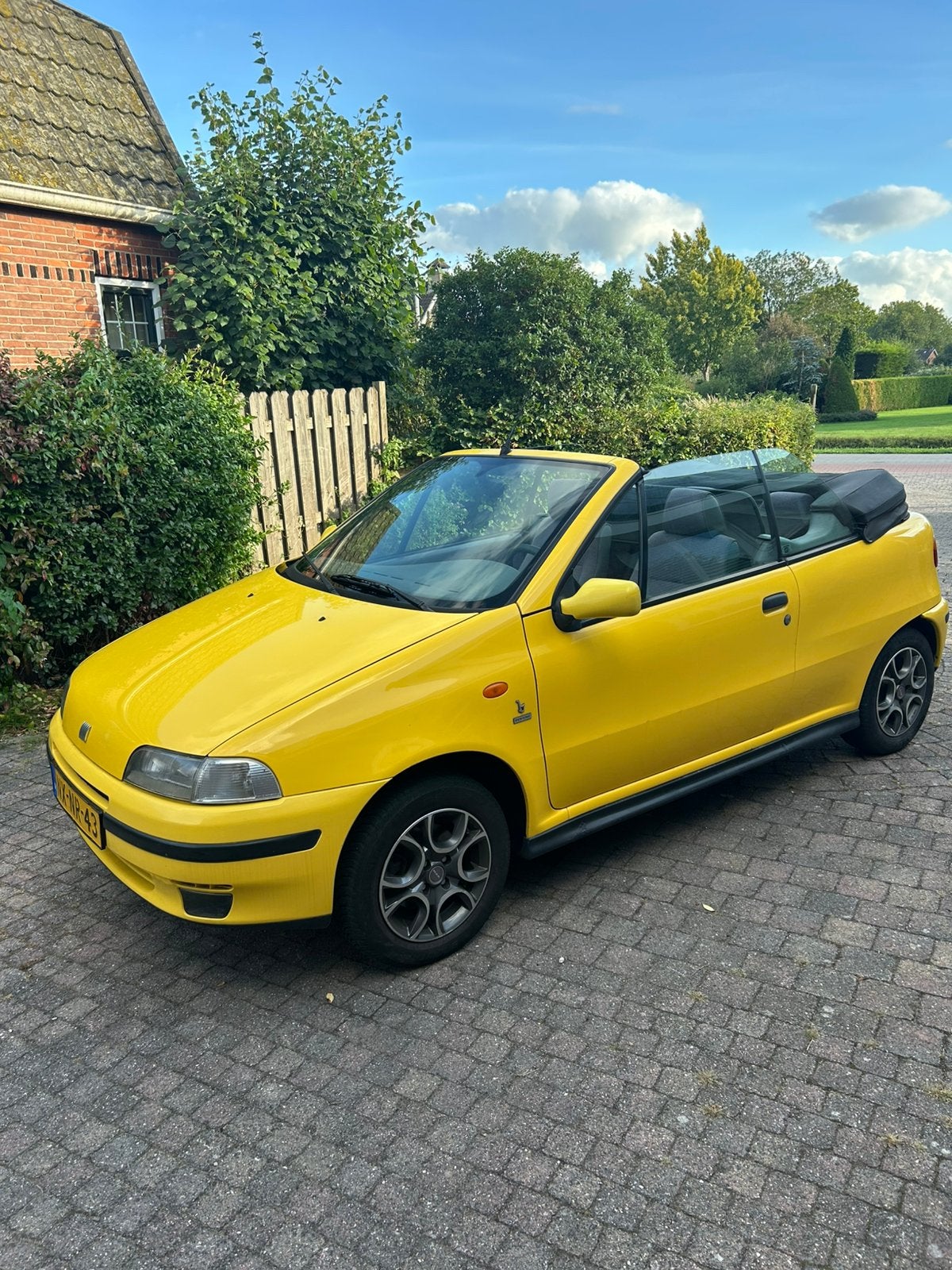 Leuke Fiat Punto Cabrio ELX 90, Auto's, Stof, Cabriolet, Geel, Handgeschakeld