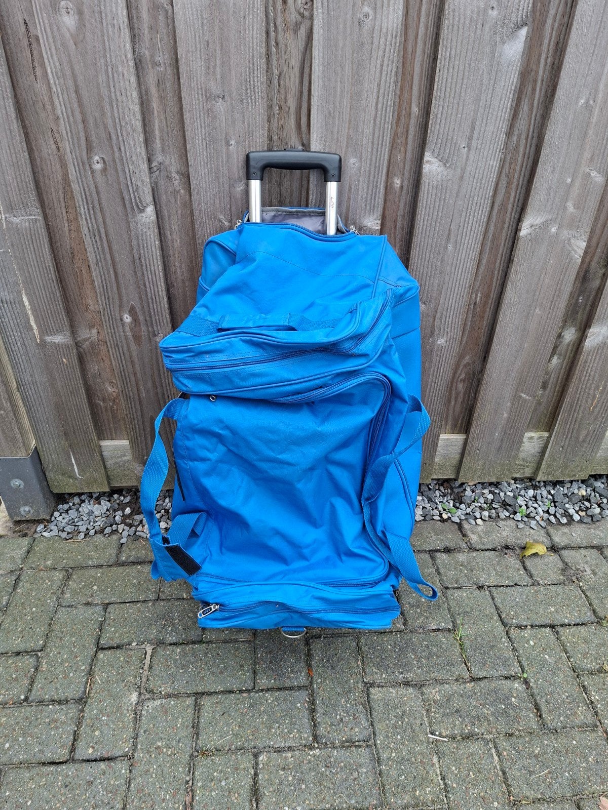 Reistas  groot, 30 cm of meer, Blauw, Zo goed als nieuw, Wieltjes