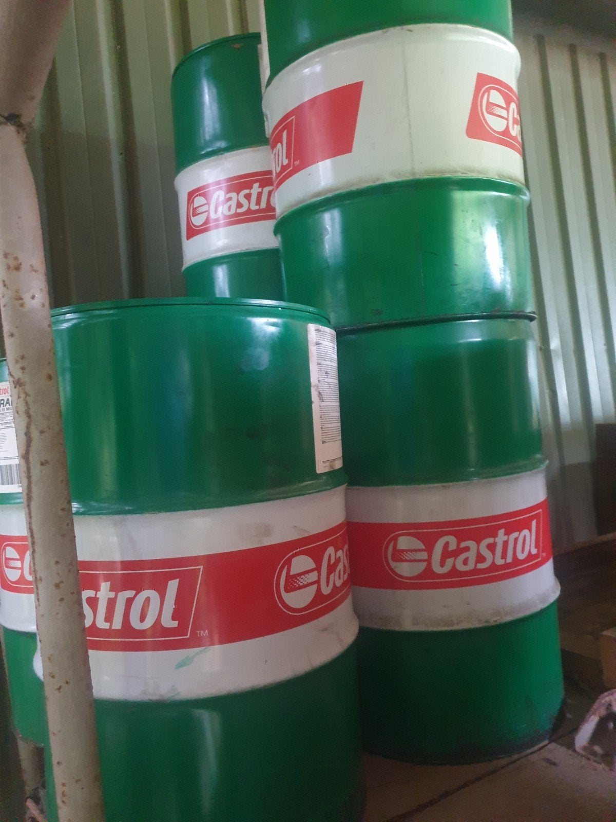 Castrol olievaten 200 liter vaten barrels, Ophalen