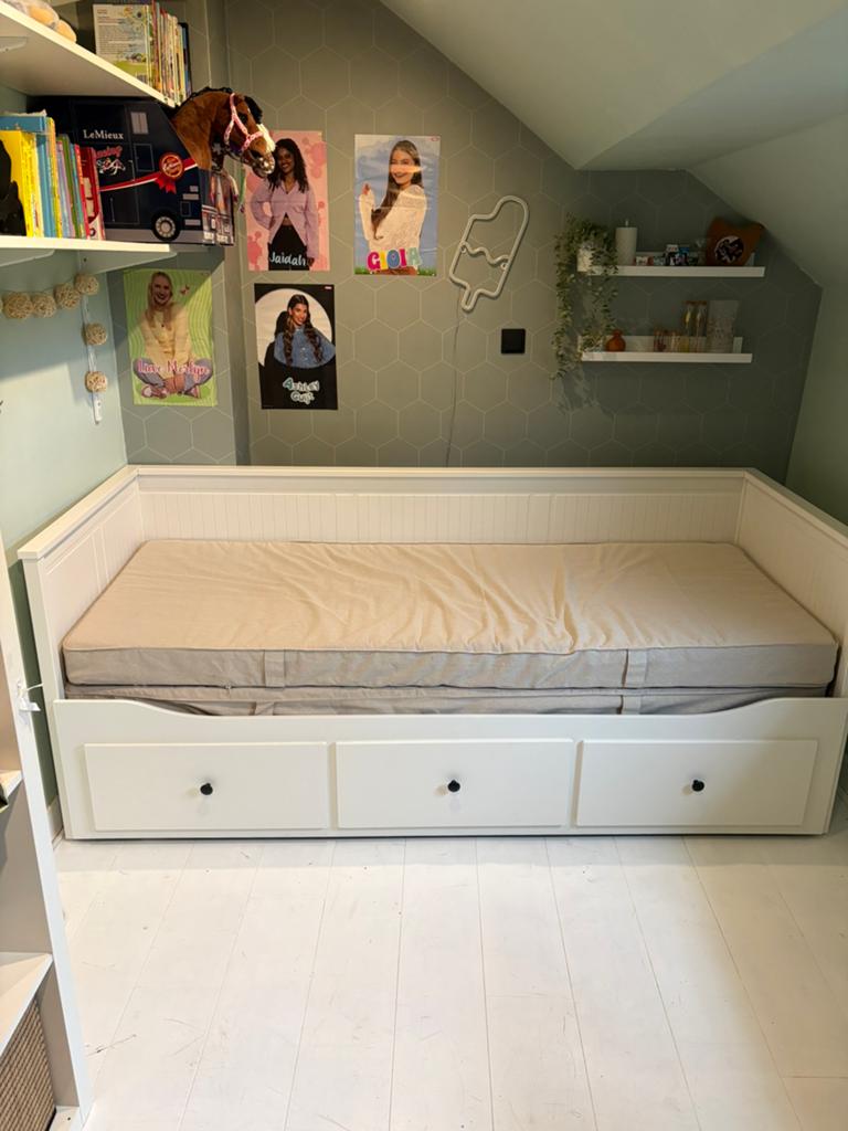 Ikea hemnes bedbank met lades  80x200, Huis en Inrichting, Slaapkamer | Bedden, Ophalen, Verstelbaar, Landelijk modern, Eenpersoons