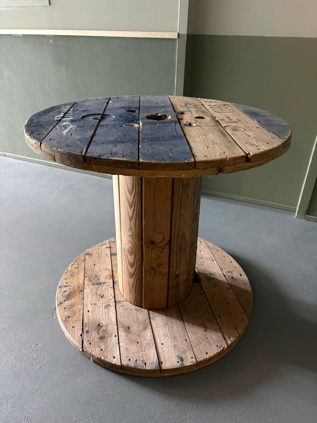 Unieke houten kabelhaspel tafel - Ø86cm, H77cm, Huis en Inrichting, Ophalen, Gebruikt, Rond, 50 tot 100 cm