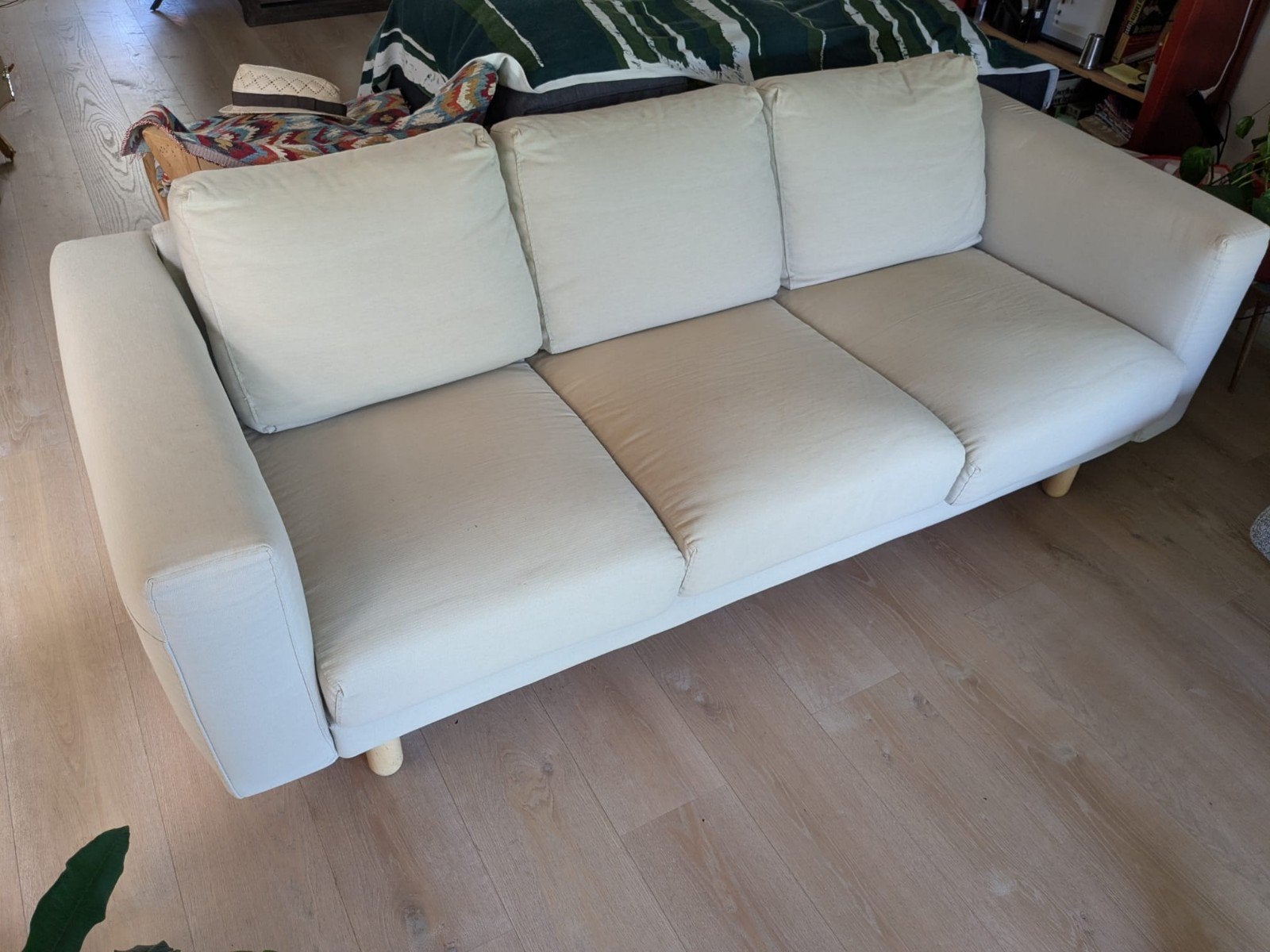 Comfortabele 3-zitsbank - Crèmekleurig, Huis en Inrichting, Banken | Bankstellen, Gebruikt, Modern, Scandinavisch, Driepersoons