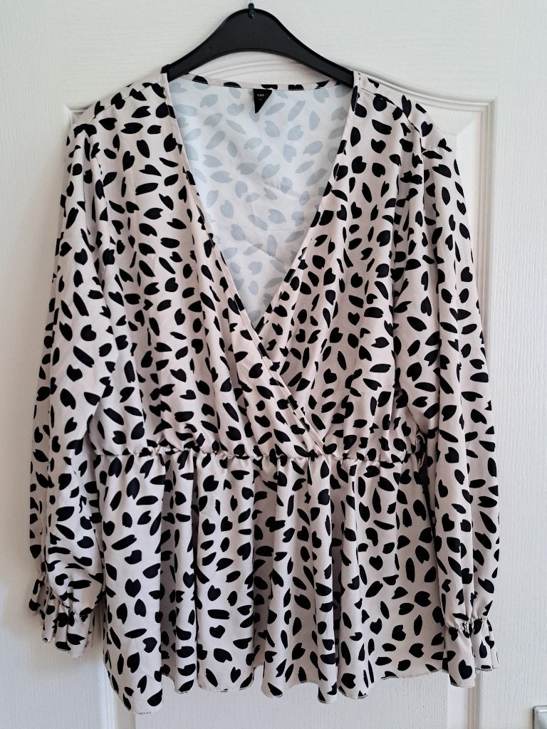 Tuniek / blouse stippen / panterprint maat 44 46 XL zgan, Ophalen of Verzenden, Zo goed als nieuw, Maat 46/48 (XL) of groter, Wit