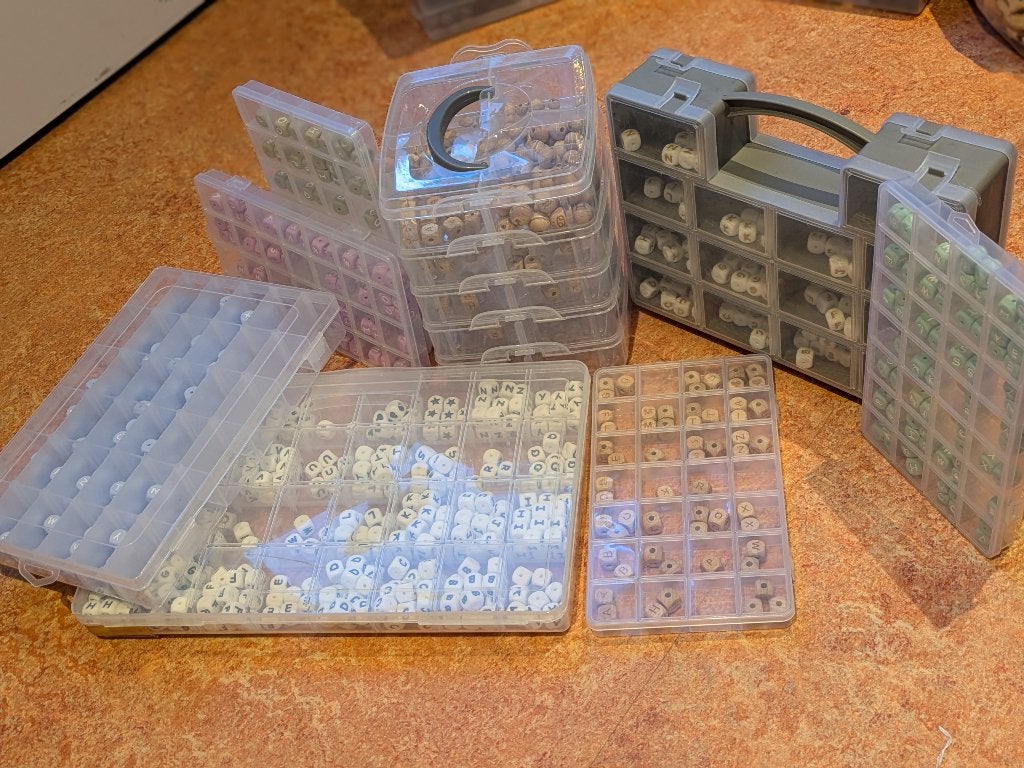Letterkralen siliconen en hout, Hobby en Vrije tijd, Kralen en Sieraden maken, Ophalen of Verzenden, Nieuw, Kraal