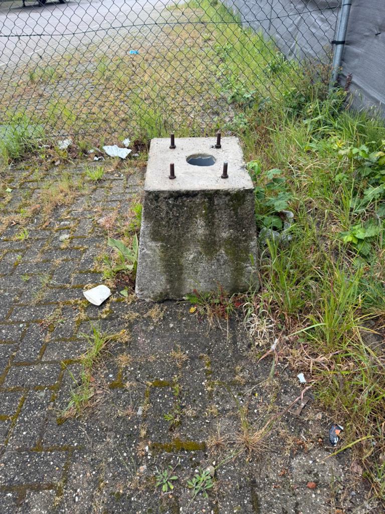 Gratis: robuste betonpoer, Ophalen, Gebruikt