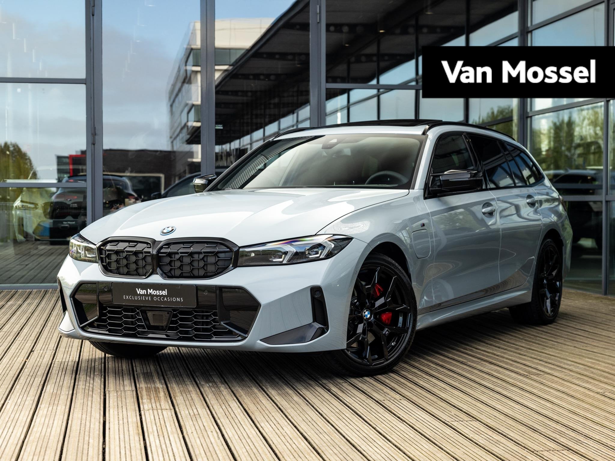 BMW 3-serie Touring 330e | DIRECT BESCHIKBAAR | NW MODEL | M, Auto's, Achterwielaandrijving, Gebruikt, 4 cilinders, 135 min