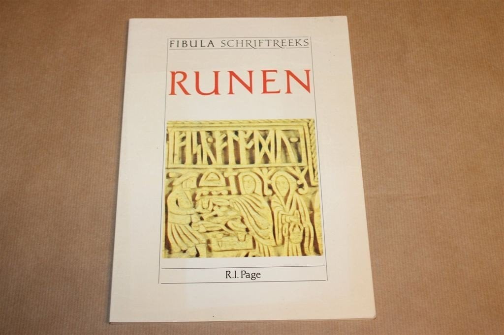 Runen — Europese Inscripties, Fibula Reeks, Ophalen of Verzenden, Gelezen, Europa