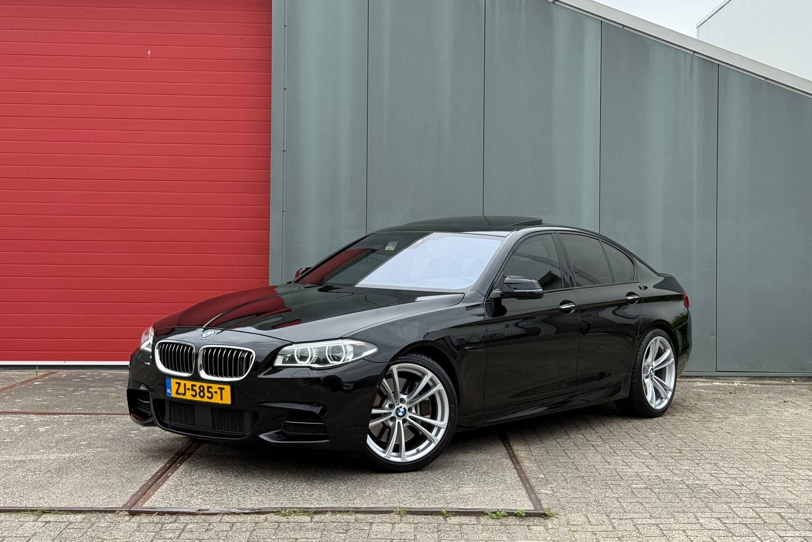 BMW 5-Serie M550d xDrive 2015 DAK|HUD|SOFTCLOSE|NIGHTVISION, Auto's, BMW, Automaat, USB, Euro 6, 2993 cc