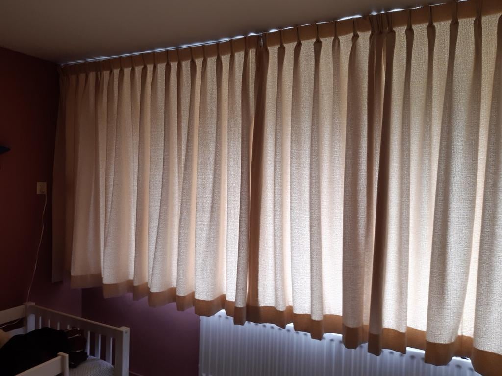 Gordijnen, kleur creme, breed 3.70 x hoog 1.70, Huis en Inrichting, Stoffering | Gordijnen en Lamellen, Ophalen of Verzenden, Zo goed als nieuw