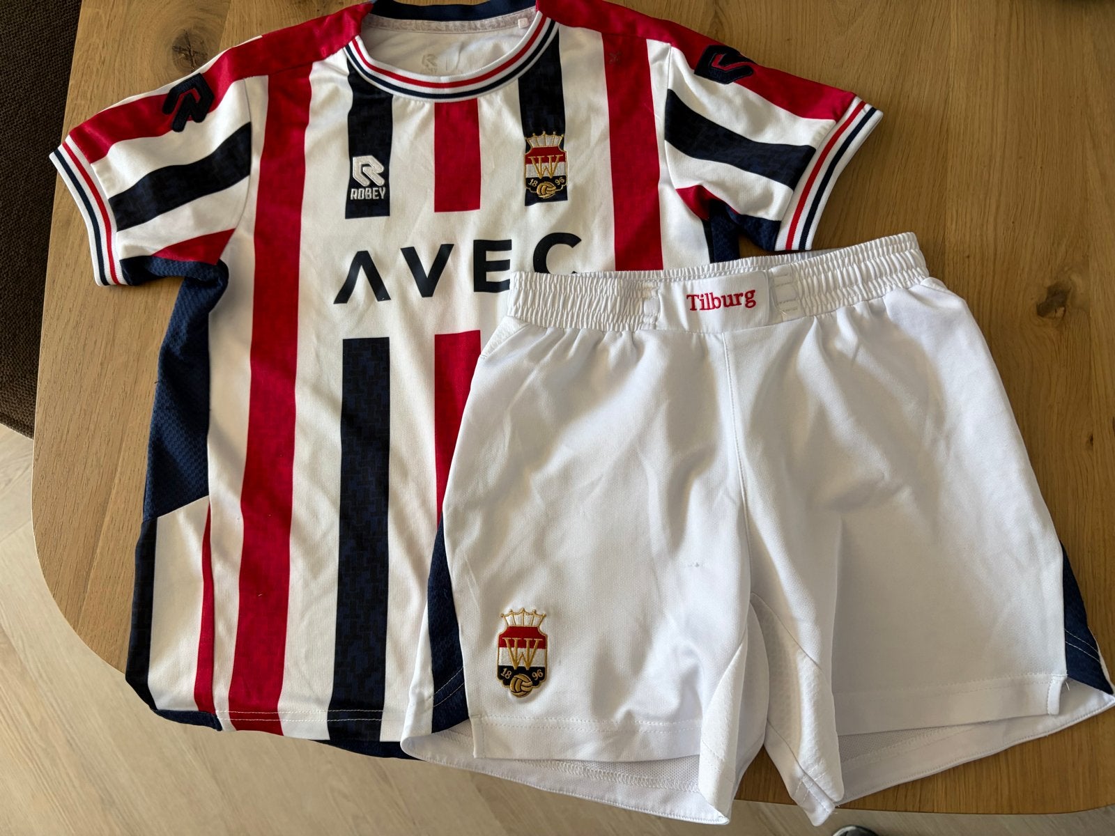 Willem II thuistenue (shirt en broekje) maat 152, Kleding | Heren, Sportkleding, Overige maten, Zo goed als nieuw, Voetbal, Meerkleurig