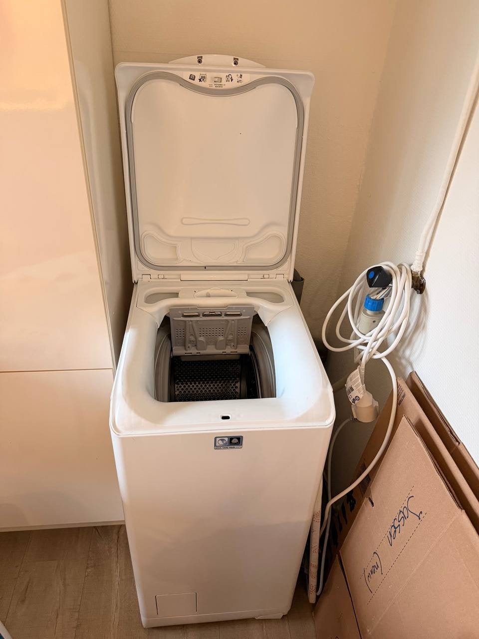 AEG Lavamat 6000 Series wasmachine, Witgoed en Apparatuur, 6 tot 8 kg, Ophalen, 1200 tot 1600 toeren, 85 tot 90 cm