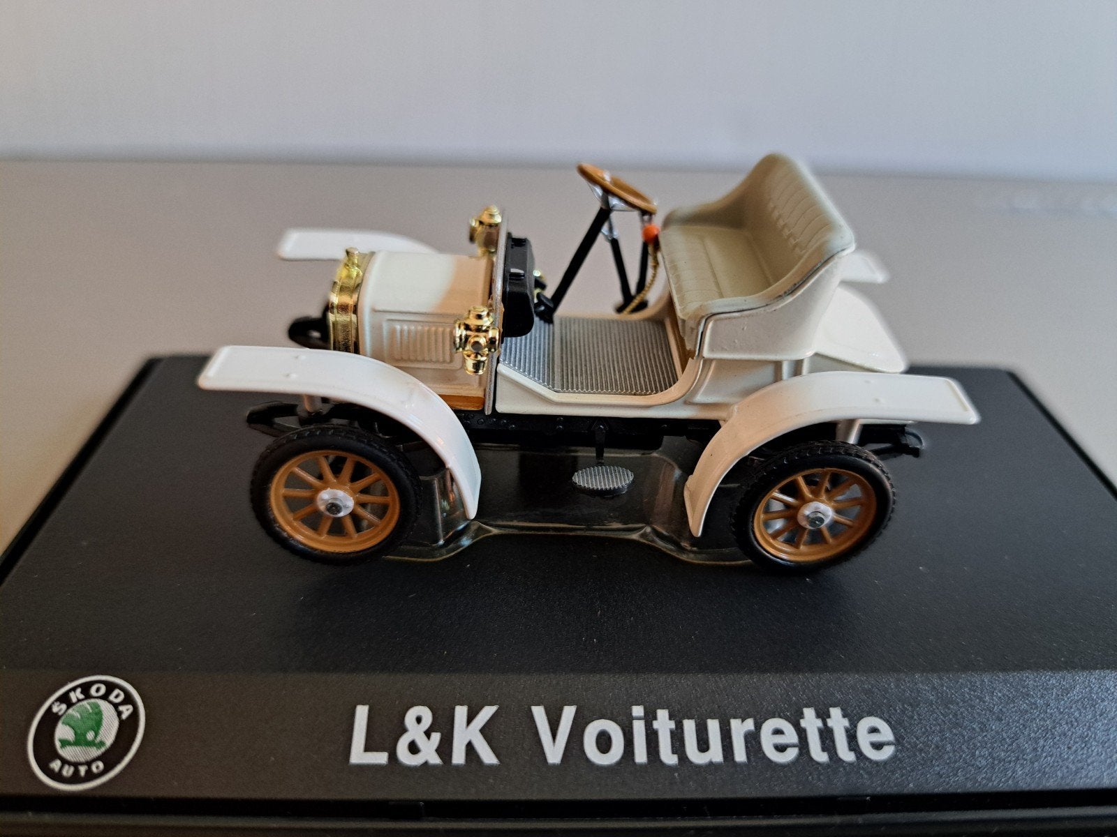 Laurant & Klement Voiturette uit 1905 in 1:43, Skoda model, Ophalen of Verzenden, Nieuw, Auto, Overige merken
