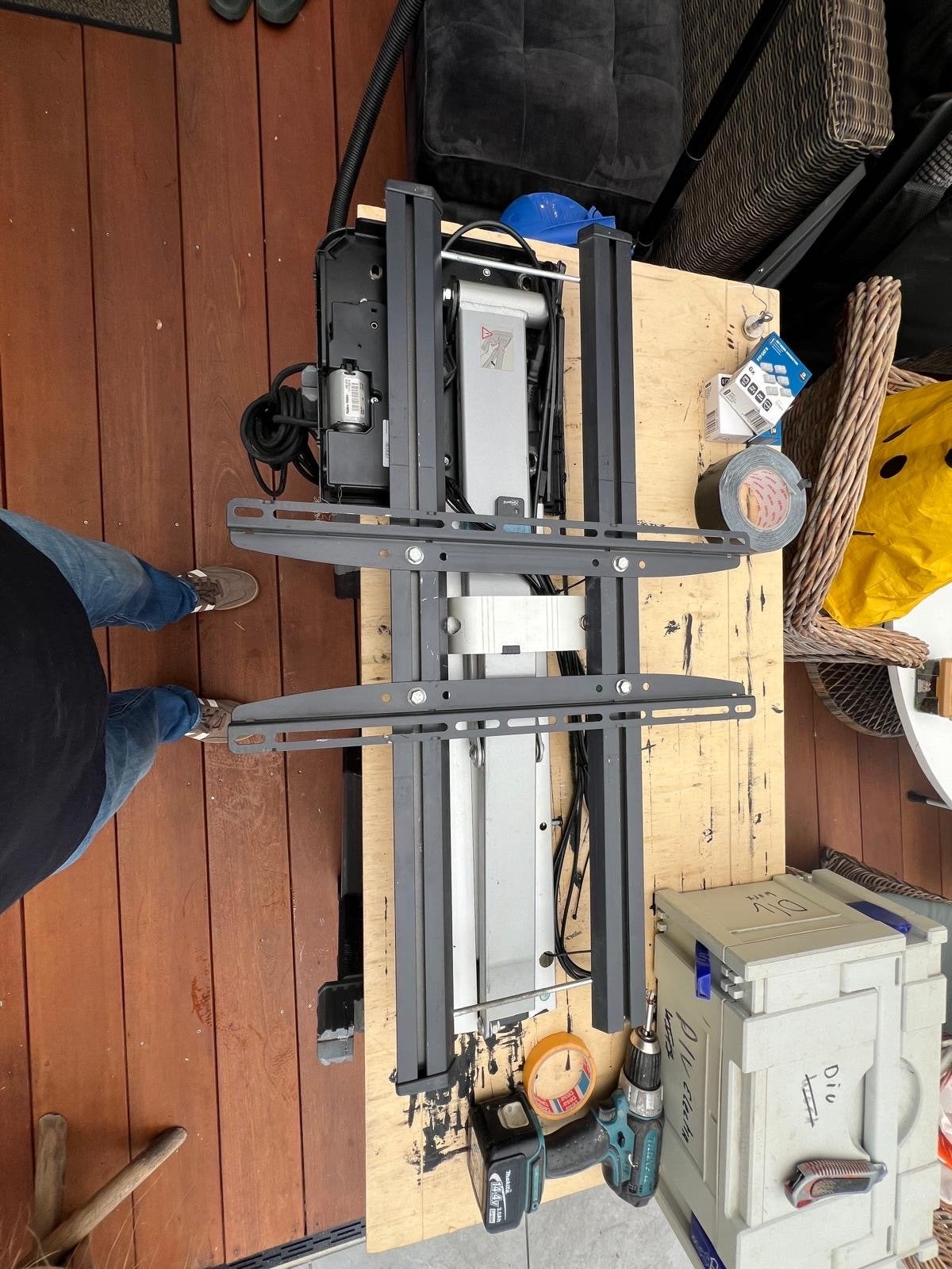 Elektrische TV beugel voor TV, Ophalen, Gebruikt, 100 tot 150 cm, 50 tot 100 cm
