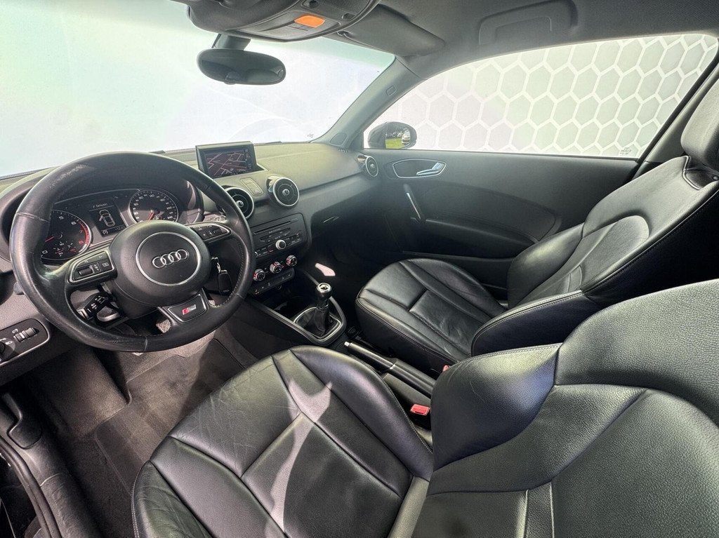 Audi A1 1.4 TFSI Ambition Pro Line 18 inch Rotor Leer Xenon, Auto's, Audi, Voorwielaandrijving, Euro 5, Zwart, 4 stoelen