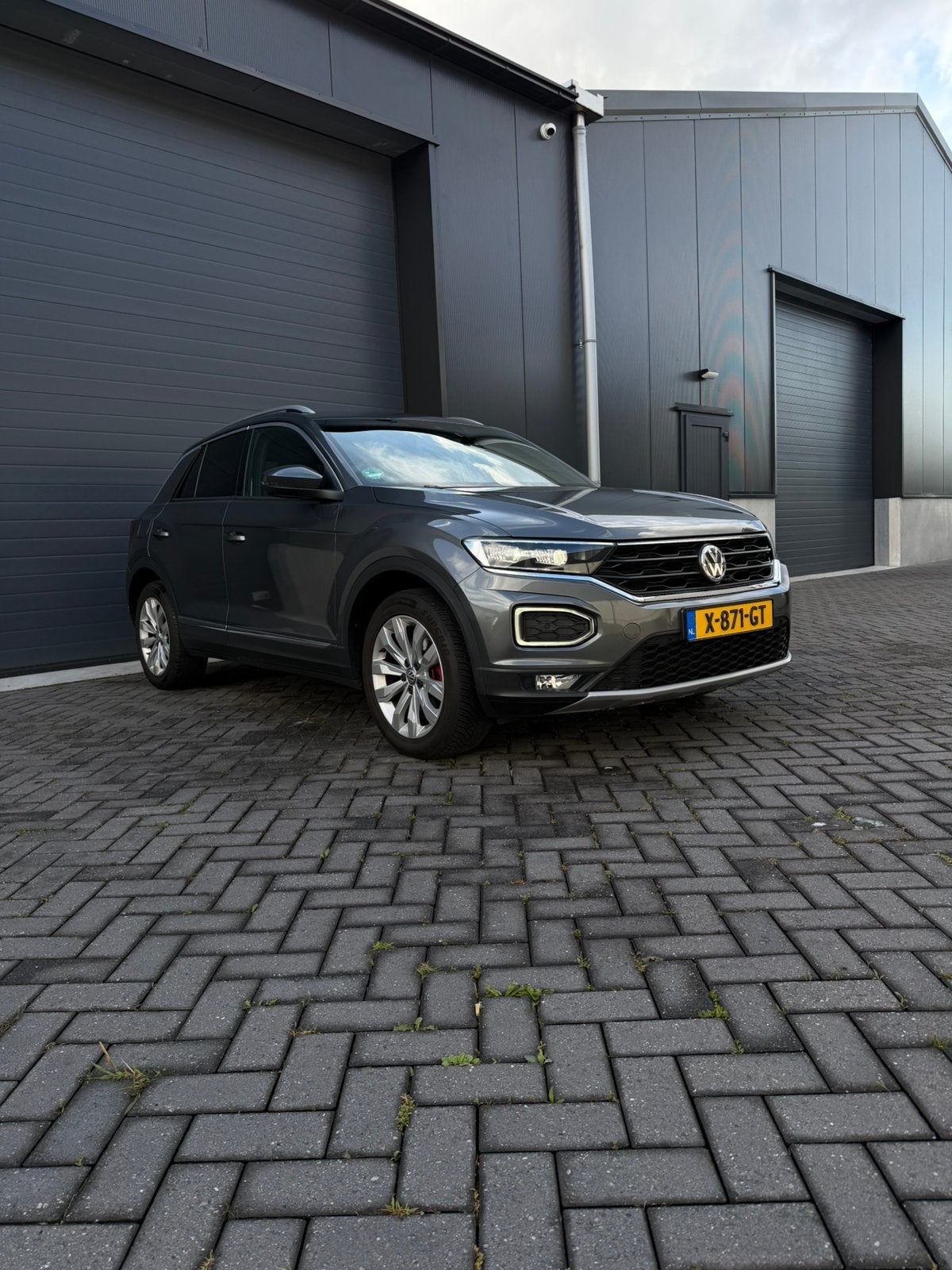 VW T-Roc 1.5 TSI Sport DSG150PK| R-Stuur | Virtual| CarPlay, Euro 5, Stof, 1498 cc, Zwart