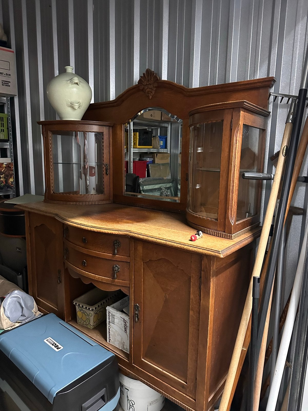 Antiek dressoir met spiegel en vitrinekasten, Antiek en Kunst, Ophalen of Verzenden