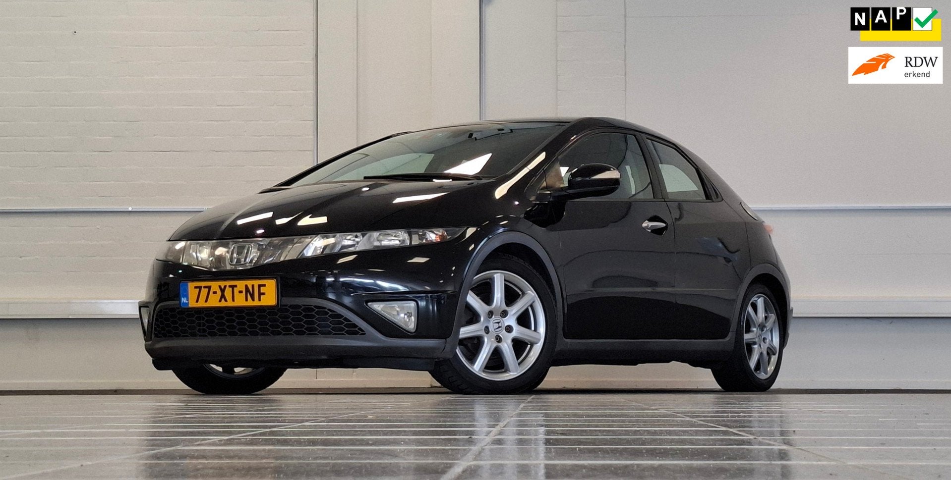 Honda Civic 1.8i 16V Sport Nieuwe APK Garantie 7" Scherm, Auto's, Honda, Voorwielaandrijving, 15 km/l, Gebruikt, Zwart
