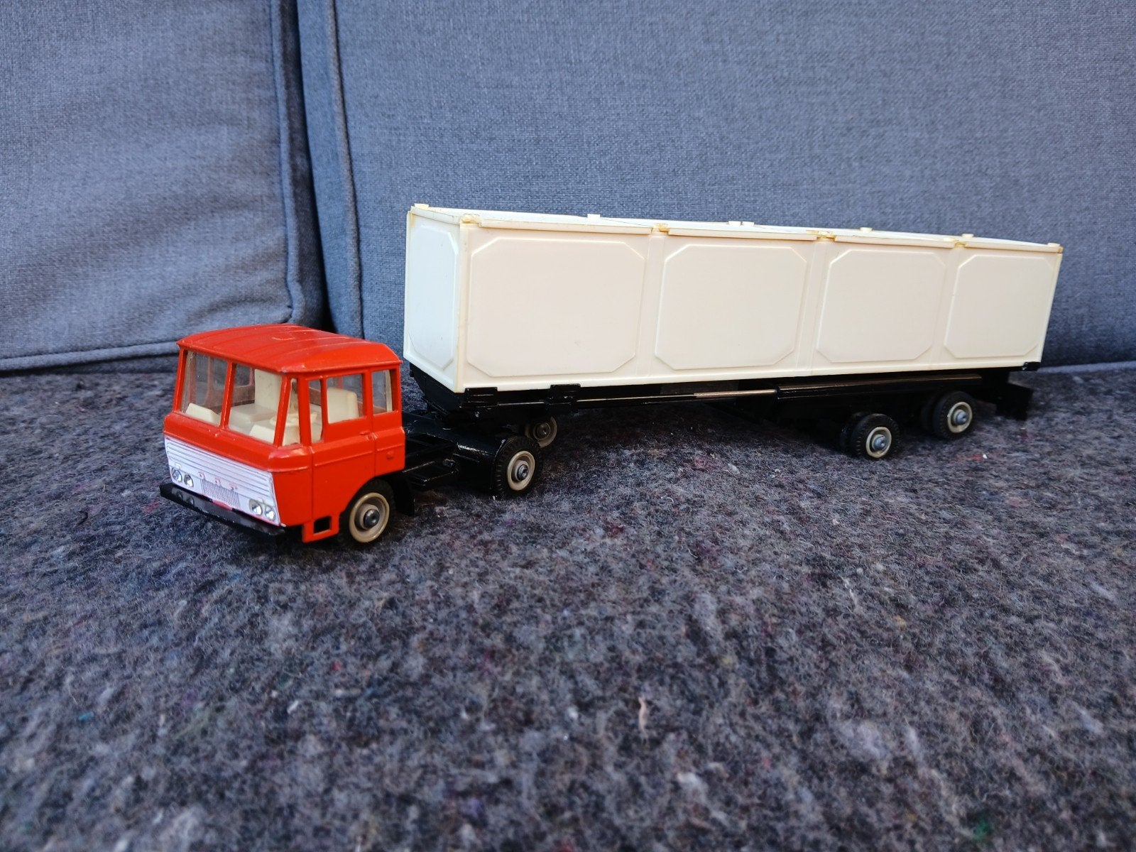 Daf 2600 Lion Car container truck oplegger, Hobby en Vrije tijd, Ophalen of Verzenden, Gebruikt, Bus of Vrachtwagen, Lion Toys