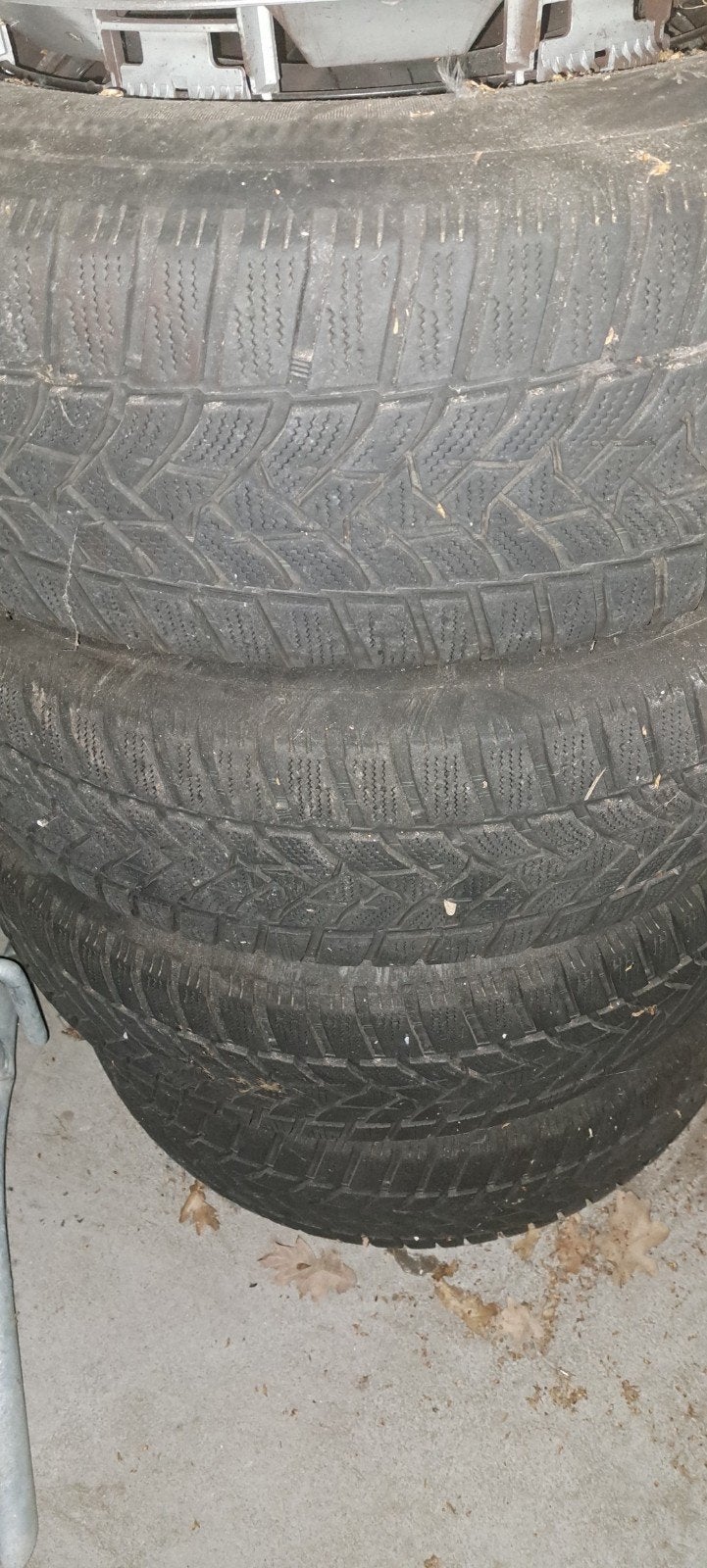 Winterbanden Nissan Qashqai 215/65R16, Auto-onderdelen, Ophalen, 16 inch, Winterbanden, Band(en)