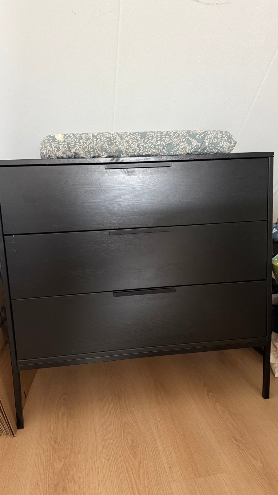 Commode- zwart, Ophalen, 100 tot 150 cm, Zo goed als nieuw, 3 of 4 laden