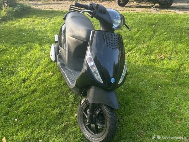 Piaggio zip 2t opknapper GEZOCHT!!, Fietsen en Brommers, Scooters | Piaggio, Gebruikt, Zip, Tweetakt, Ophalen