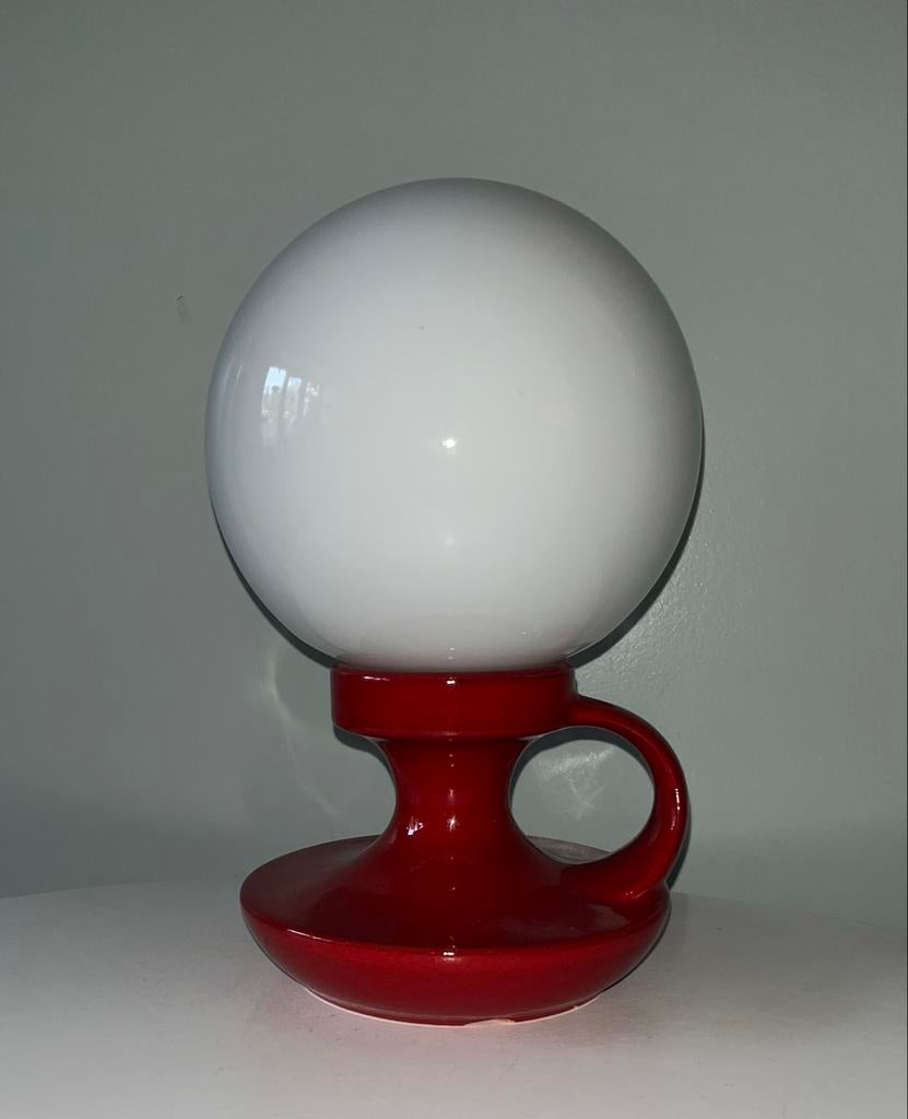 Rode keramiek tafellamp met witte bol, Ophalen of Verzenden, Gebruikt, Minder dan 50 cm