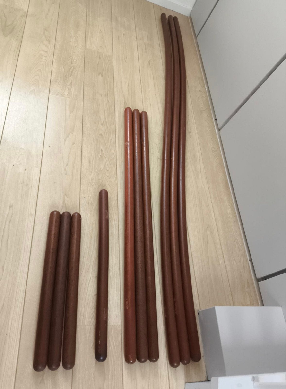 Trapleuningen 3 verdiepingen bruin hout lak, Doe-het-zelf en Verbouw, Ladders en Trappen, Ophalen of Verzenden, Minder dan 2 meter