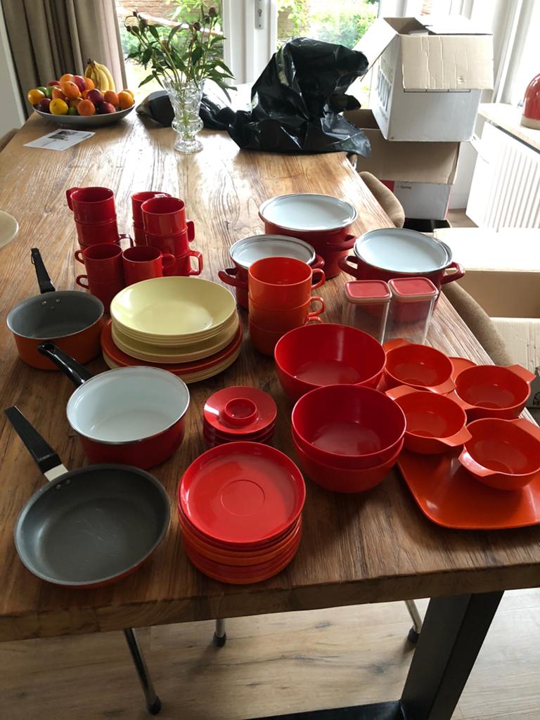 partij retro vintage servies en pannen oranje rood Curver ?, Ophalen of Verzenden, Gebruikt