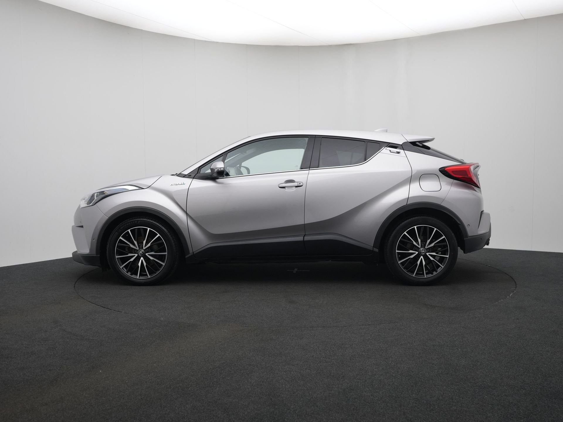 Toyota C-HR 1.8 Hybrid Executive | Dealer Onderhouden | Park, Auto's, Toyota, 12 maanden, Euro 6, 4 cilinders, Leder en Stof