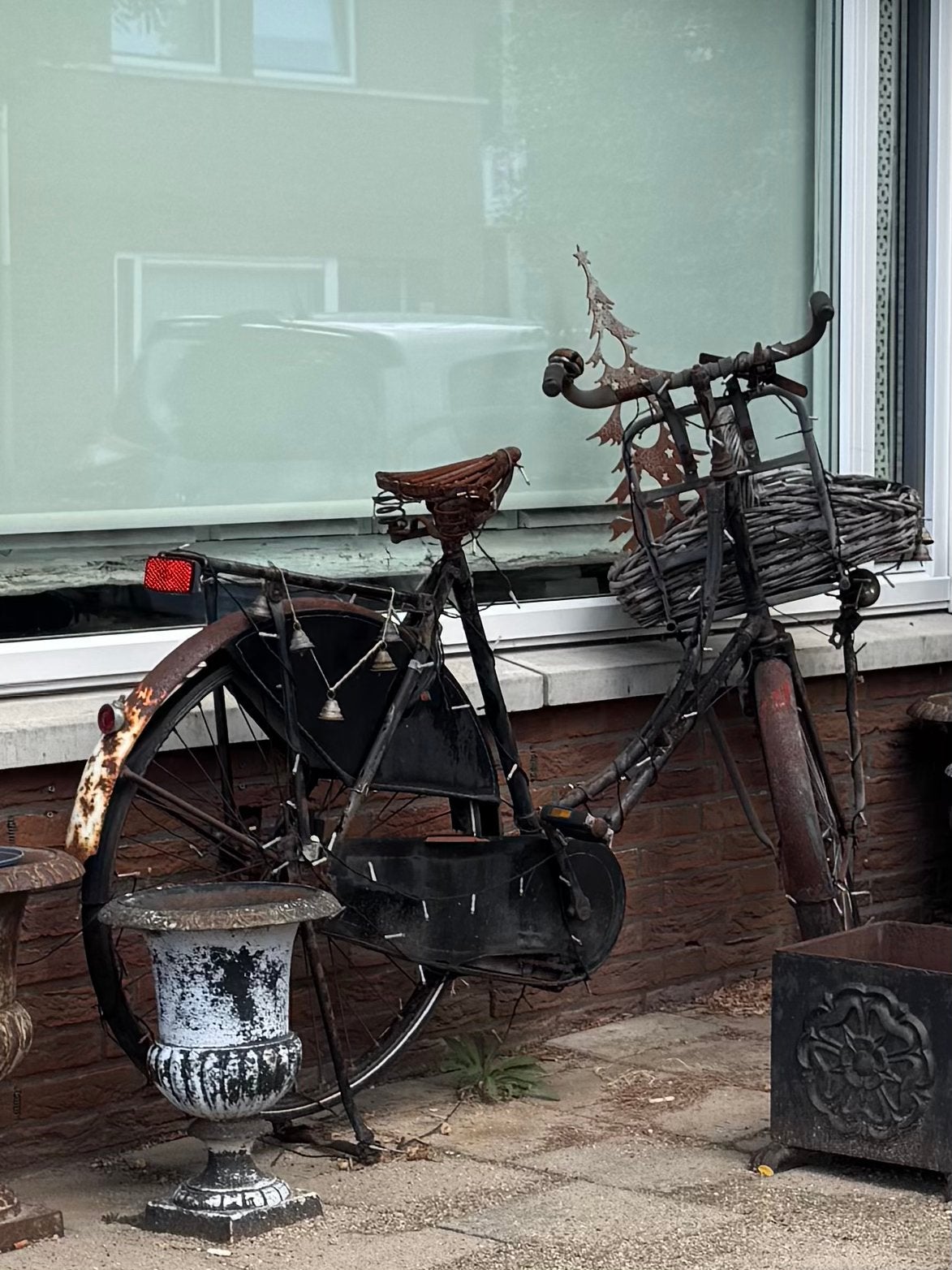 Oude decoratie fiets met lichtjes, Fietsen en Brommers, Fietsen | Oldtimers, Ophalen