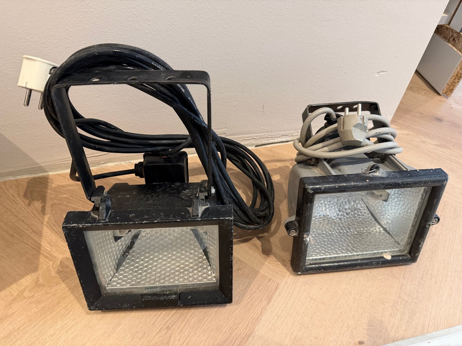 2x Bouwlampen Verstralers 100W Halogeen, Doe-het-zelf en Verbouw, Bouwverlichting, Ophalen of Verzenden, Gebruikt, 50 tot 200 watt