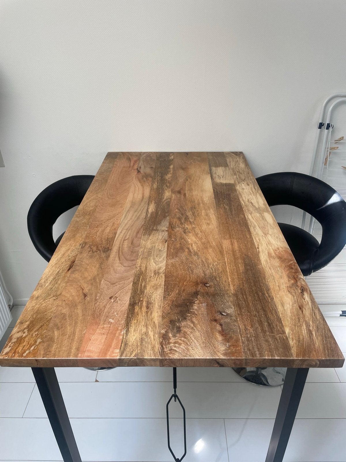 Bartafel met 2 barstoelen - Mangohout & Zwart, Ophalen, Gebruikt, Inclusief barstoelen