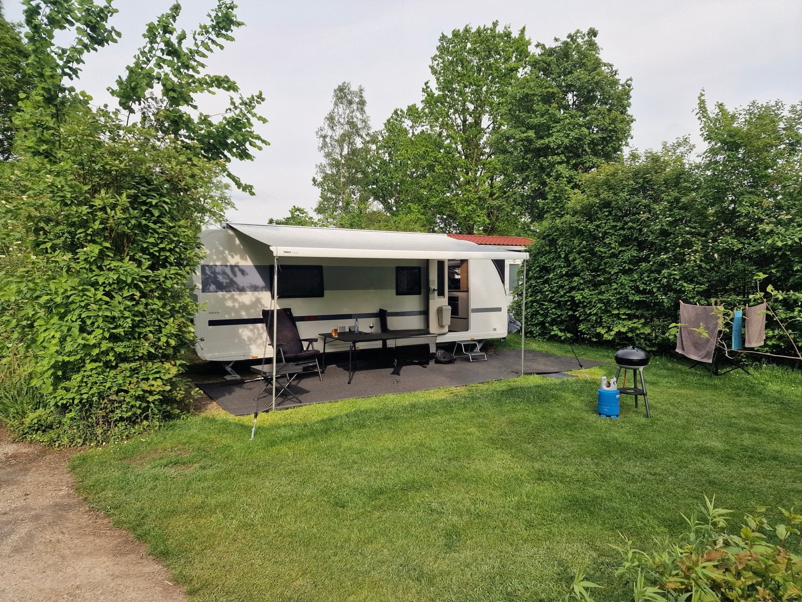 Adria Adora 613HT - Nieuwstaat - Modeljaar 2026, Caravans en Kamperen, Rondzit, Particulier, Adria, 6 tot 7 meter