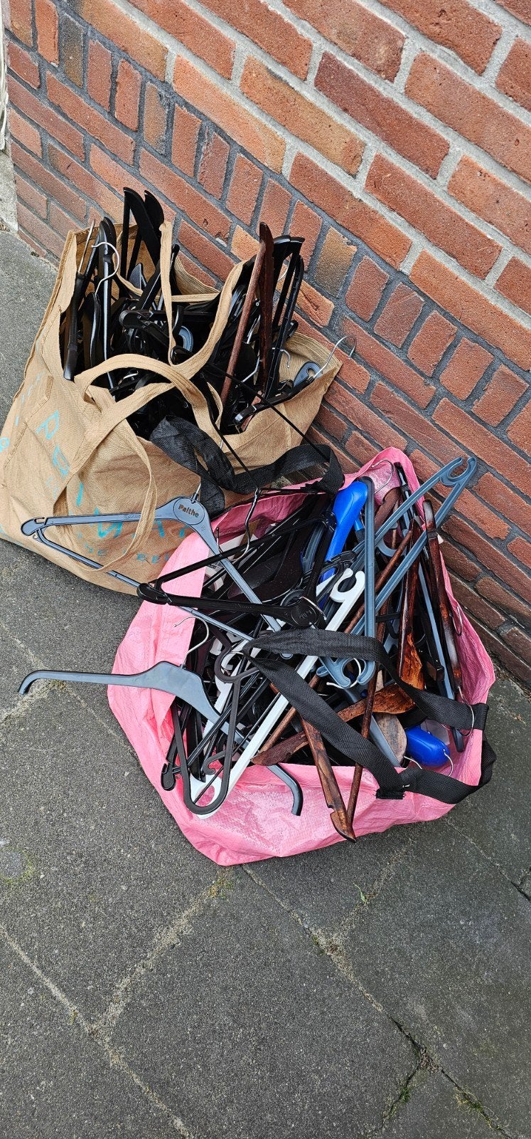 Diverse kledinghangers, Kleding | Dames, Kledinghangers, Ophalen, Kunststof