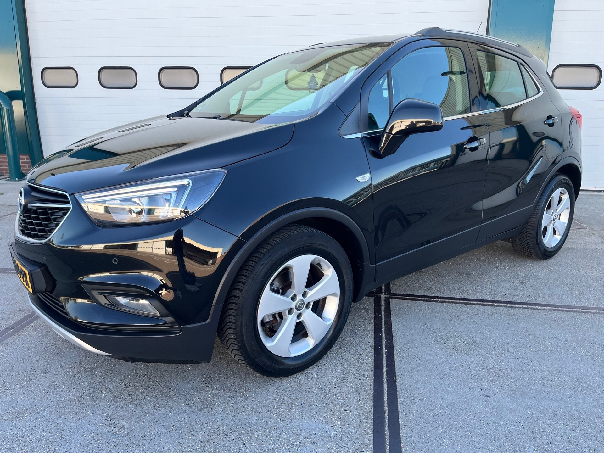 Opel Mokka X 1.4 Turbo Black Edition Nieuwstaat., Auto's, Dealer onderhouden, 15 km/l, Gebruikt, Leder en Stof
