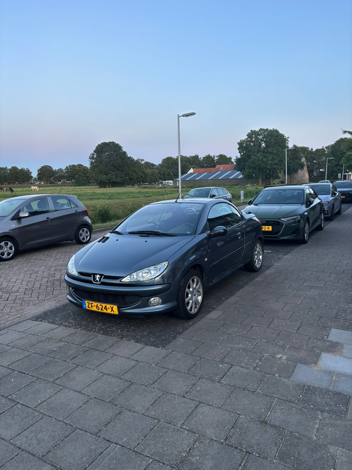 peugeot 206cc 2006 cabrio grijs, Auto's, Voorwielaandrijving, Stof, 4 cilinders, Cabriolet