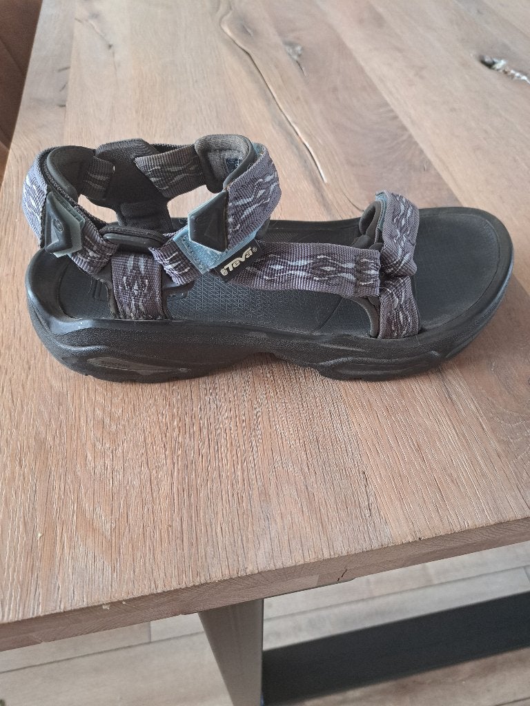 Teva dames maat 40, Kleding | Dames, Ophalen, Sandalen of Muiltjes, Grijs, Gedragen