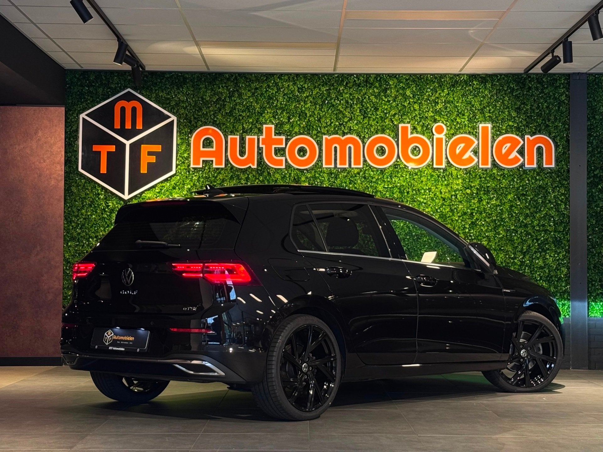 Volkswagen GOLF 1.5 eTSI 150 PK 1st ed. |PANO|MATRIX|MASSAGE, Dealer onderhouden, 4 cilinders, Alcantara, Zwart