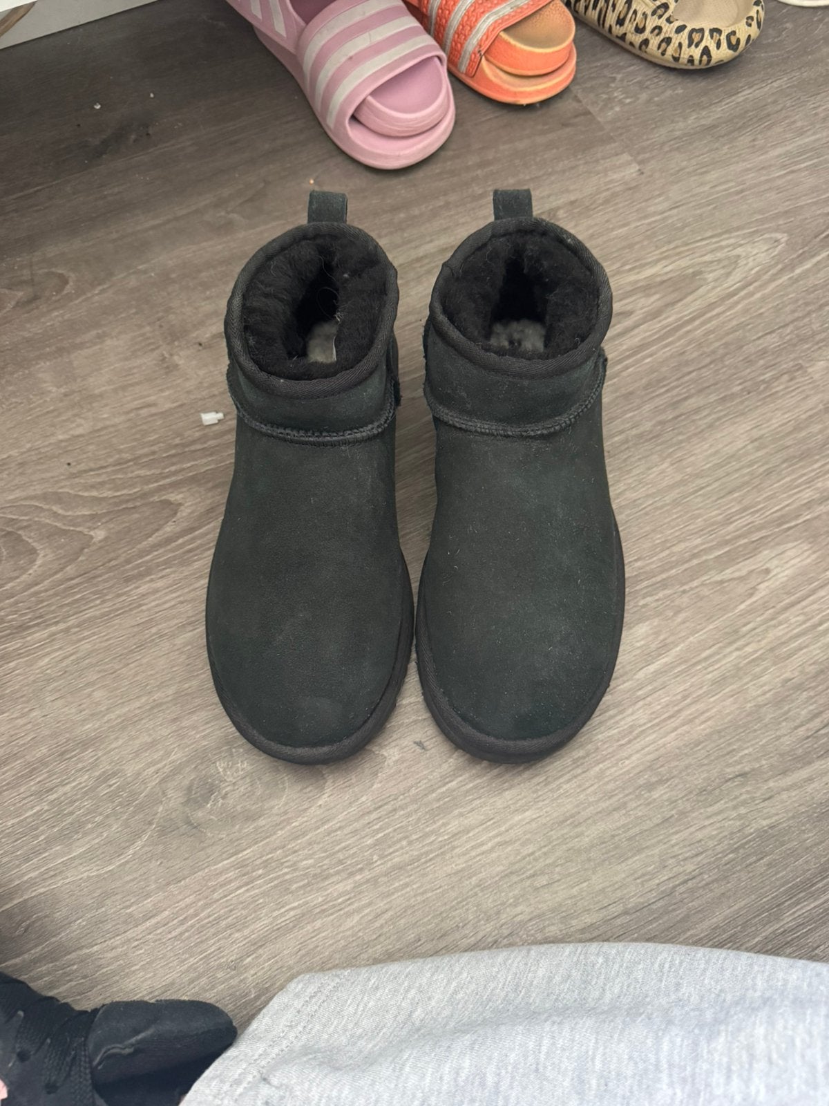 Zwarte uggs, Ophalen of Verzenden, Zo goed als nieuw, Zwart