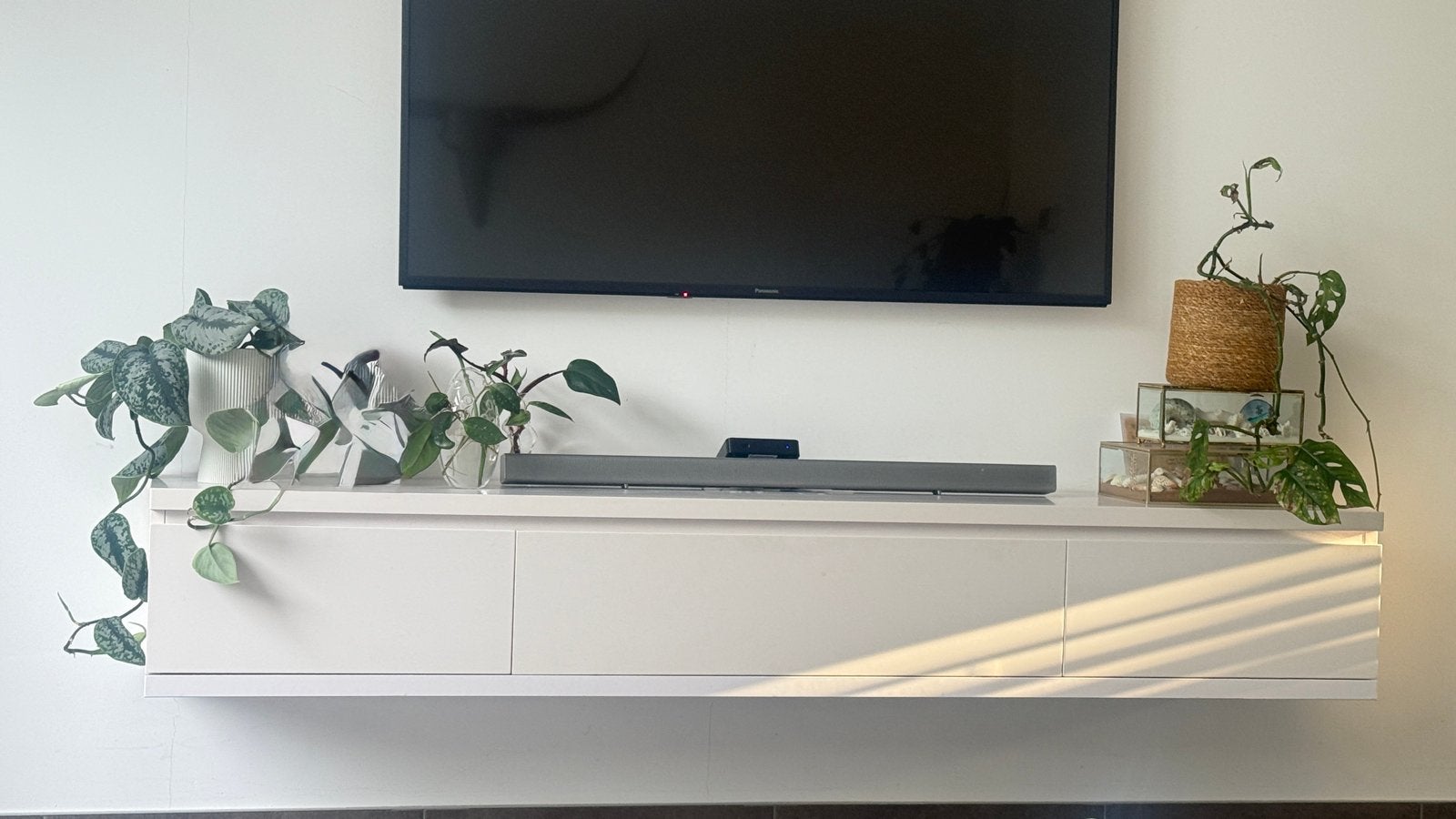 Zwevend TV-meubel wit met 2 lades en een kastje, Ophalen, Overige materialen, Gebruikt, 150 tot 200 cm