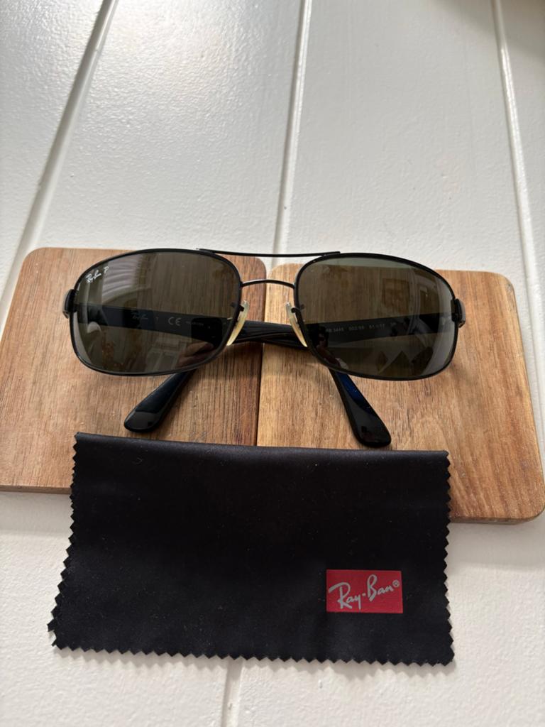 Ray-Ban Zonnebril RB 3445 Zwart - Zo goed als nieuw, Zonnebril, Zwart, Ophalen of Verzenden, Zo goed als nieuw