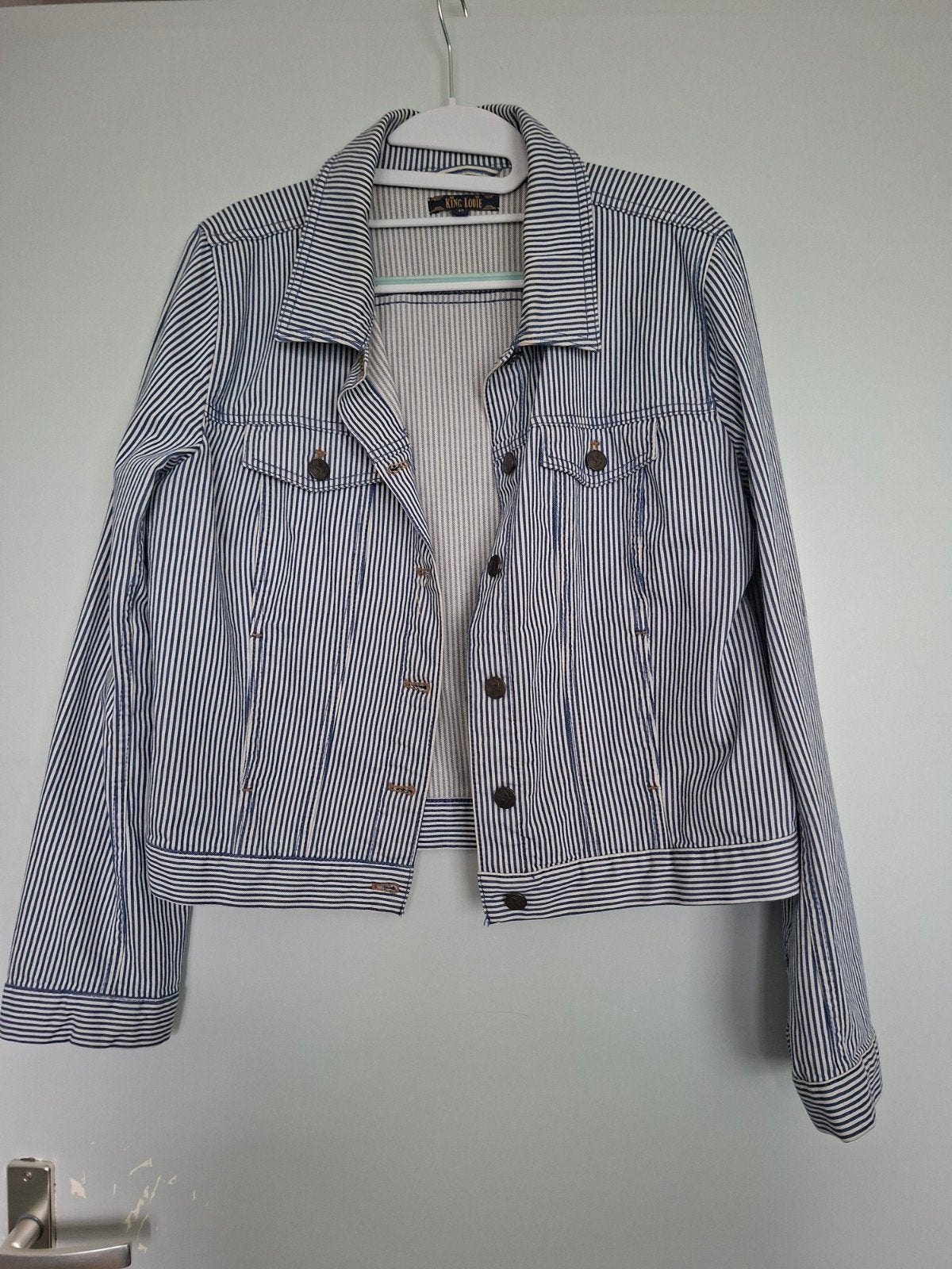 King Louie jasje maat 42 in nieuwstaat, Kleding | Dames, Jassen | Zomer, Blauw, Maat 42/44 (L), Ophalen of Verzenden, Zo goed als nieuw