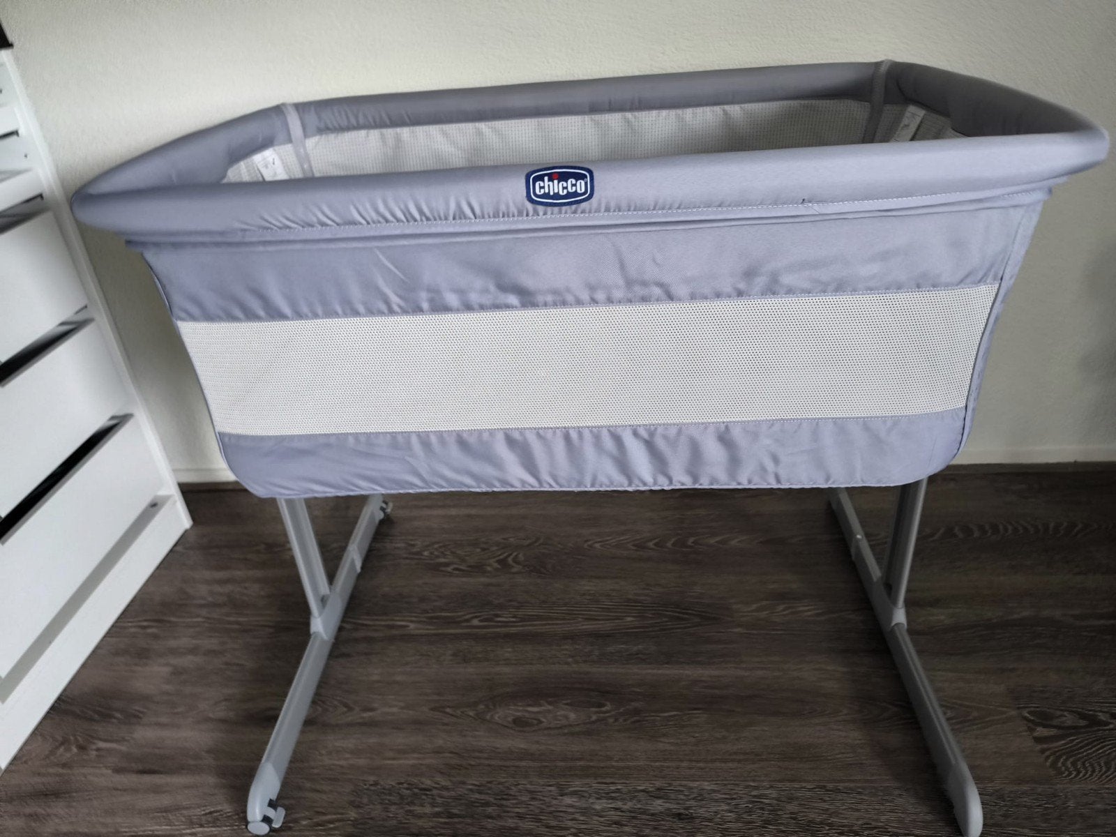 Chicco Next2Me Co-sleeper Wieg - Grijs, Kinderen en Baby's, Ophalen, Zo goed als nieuw, Wieg